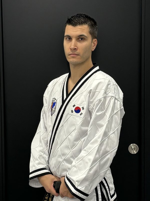 Retrato de Saúl Servia Rivero, Maestro de Artes Marciales y director de Sam Mu Dojang